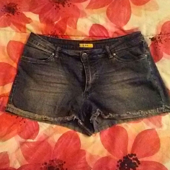 Jean shorts - Picture 1 of 2